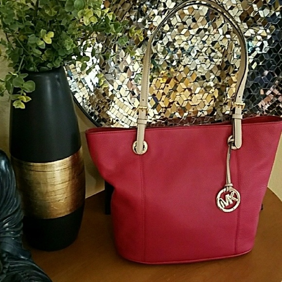 Michael Kors Handbags - NWT Michael Kors Leather Bag